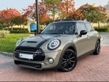 Mini  Cooper  S  2019  Automatic  85,000 Km  4 Cylinder  Front Wheel Drive (FWD)  Hatchback  Gray Nardo