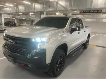 Chevrolet  Silverado  LT Trail Boss Z71  2022  Automatic  90,000 Km  8 Cylinder  Four Wheel Drive (4WD)  Pick Up  Silver