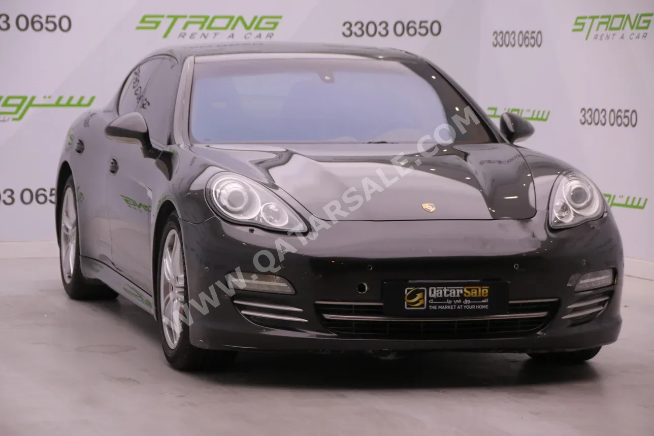 Porsche  Panamera  2013  Automatic  124,000 Km  6 Cylinder  Rear Wheel Drive (RWD)  Sedan  Gray