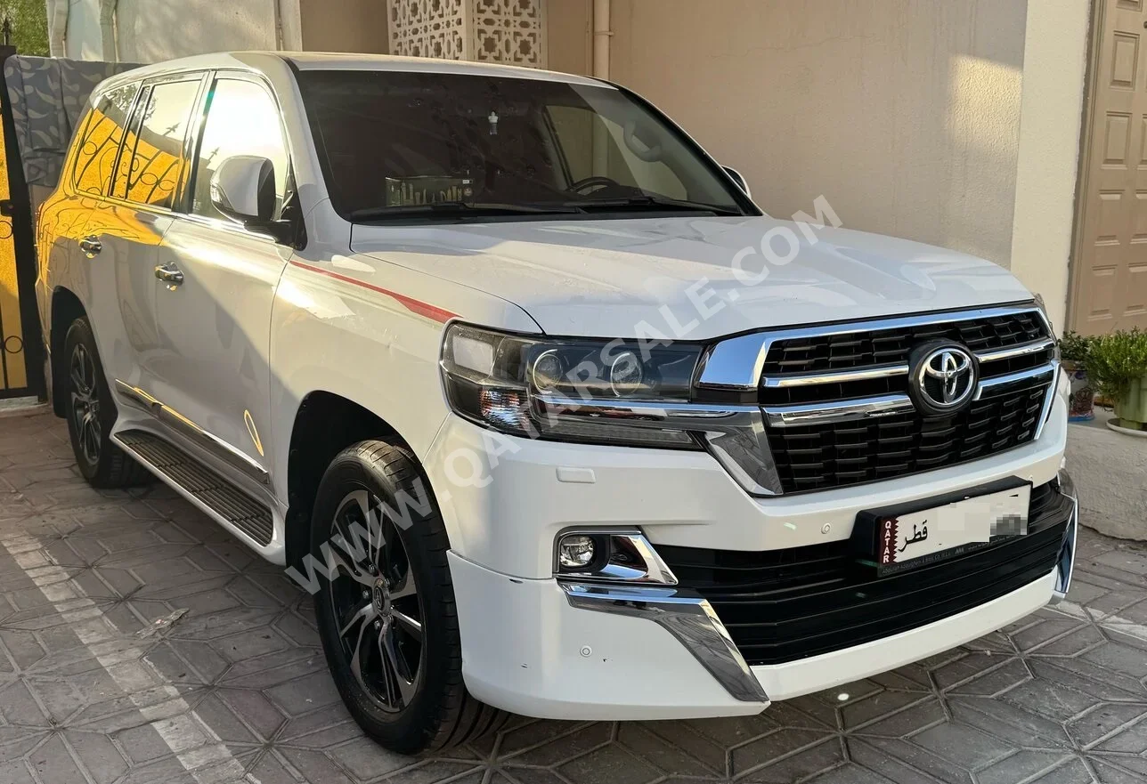 Toyota  Land Cruiser  GXR- Grand Touring  2021  Automatic  159,000 Km  8 Cylinder  Four Wheel Drive (4WD)  SUV  White