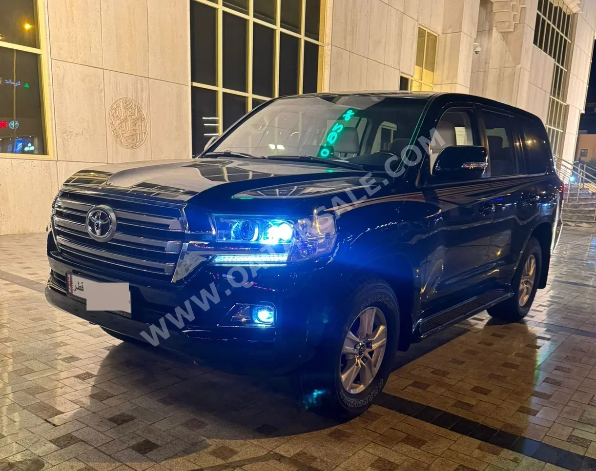 تويوتا  لاند كروزر  جي اكس ار  2018  اوتوماتيك  60,000 كم  6 سلندر  دفع رباعي  اس يو في  أزرق غامق