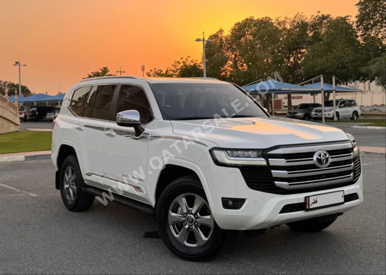 Toyota  Land Cruiser  VX Twin Turbo  2023  Automatic  9,000 Km  6 Cylinder  Four Wheel Drive (4WD)  SUV  White  With Warranty
