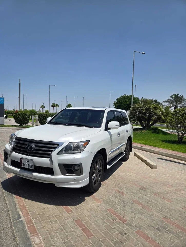 Lexus  LX  570 S  2015  Automatic  320,000 Km  8 Cylinder  Four Wheel Drive (4WD)  SUV  Pearl