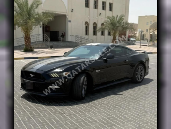 Ford  Mustang  GT Premium  2016  Automatic  69,000 Km  8 Cylinder  Rear Wheel Drive (RWD)  Coupe / Sport  Black and Silver