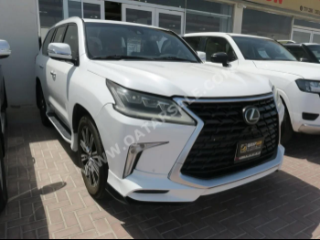 Lexus  LX  570 S  2017  Automatic  359,000 Km  8 Cylinder  Four Wheel Drive (4WD)  SUV  White