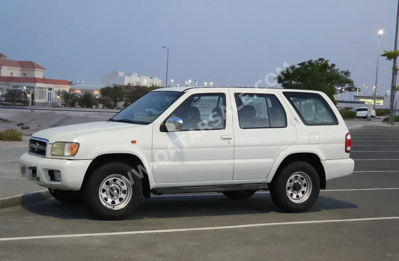 Nissan  Pathfinder  SE  2005  Automatic  326,841 Km  6 Cylinder  All Wheel Drive (AWD)  SUV  White