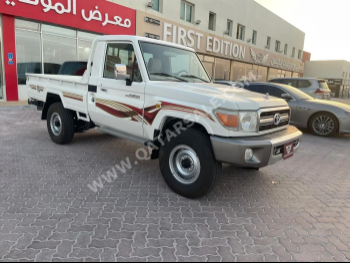 Toyota  Land Cruiser  LX  2007  Manual  324,000 Km  6 Cylinder  Four Wheel Drive (4WD)  Pick Up  White