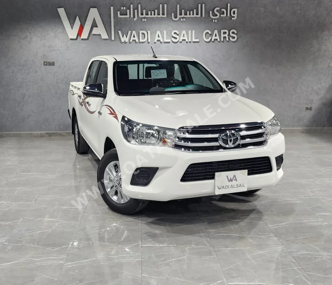 Toyota  Hilux  SR5  2025  Automatic  0 Km  4 Cylinder  Four Wheel Drive (4WD)  Pick Up  White  With Warranty