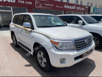 Toyota  Land Cruiser  VXR  2014  Automatic  580,000 Km  8 Cylinder  Four Wheel Drive (4WD)  SUV  White