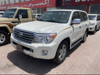 Toyota  Land Cruiser  VXR  2012  Automatic  297,000 Km  8 Cylinder  Four Wheel Drive (4WD)  SUV  White