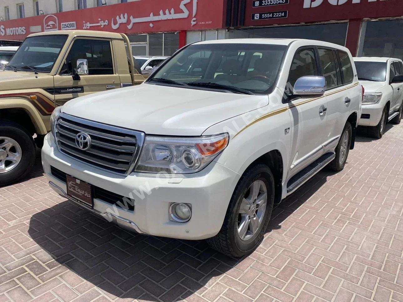 Toyota  Land Cruiser  VXR  2012  Automatic  297,000 Km  8 Cylinder  Four Wheel Drive (4WD)  SUV  White