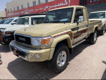 Toyota  Land Cruiser  LX  2016  Manual  259,000 Km  6 Cylinder  Four Wheel Drive (4WD)  Pick Up  Beige