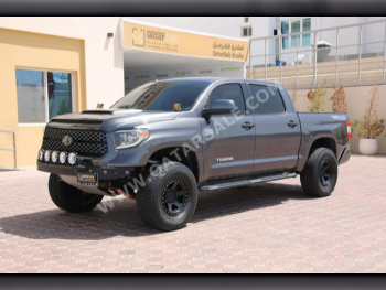 Toyota  Tundra  TRD Sport  2018  Automatic  104,000 Km  8 Cylinder  Four Wheel Drive (4WD)  Pick Up  Gray