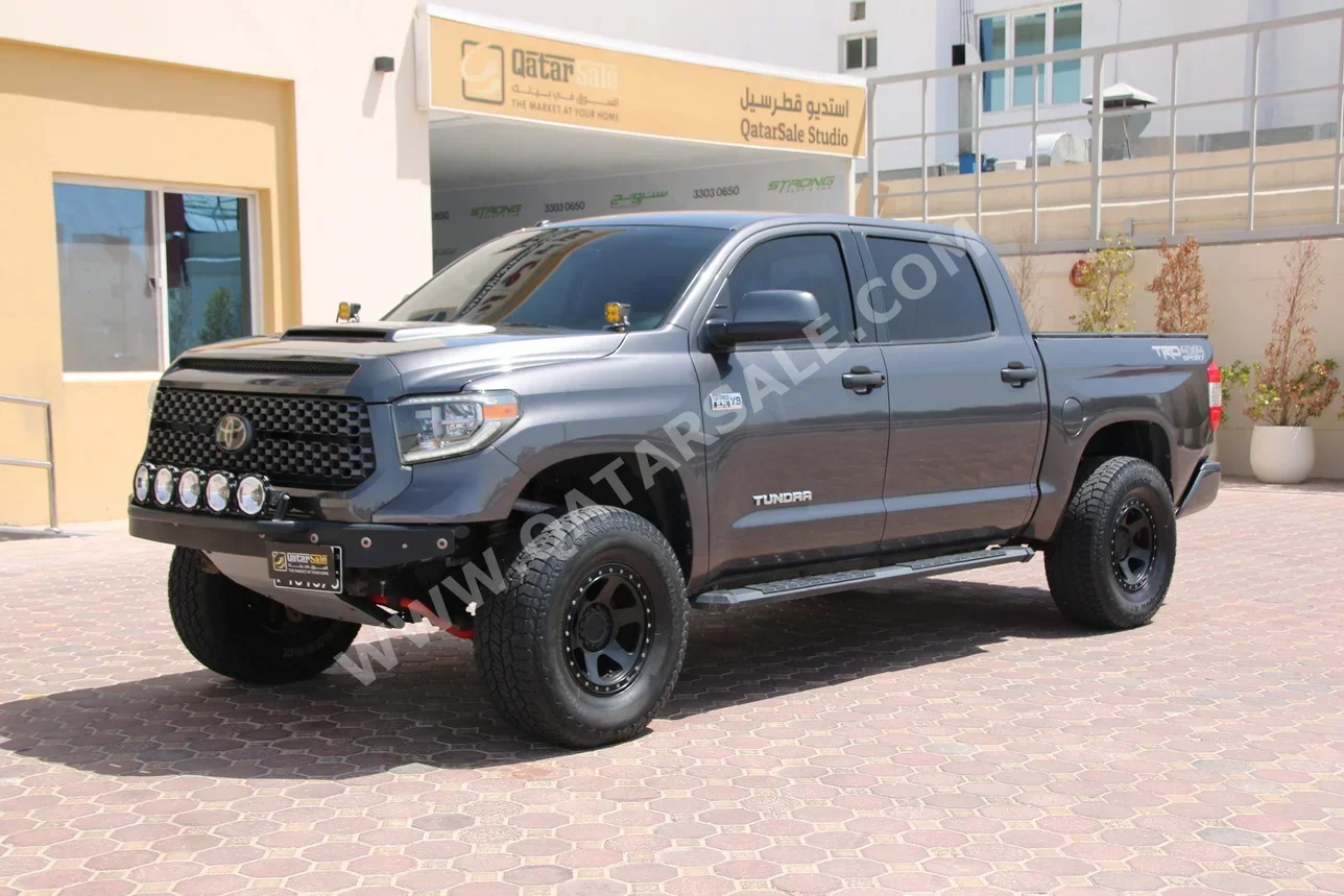 Toyota  Tundra  TRD Sport  2018  Automatic  104,000 Km  8 Cylinder  Four Wheel Drive (4WD)  Pick Up  Gray