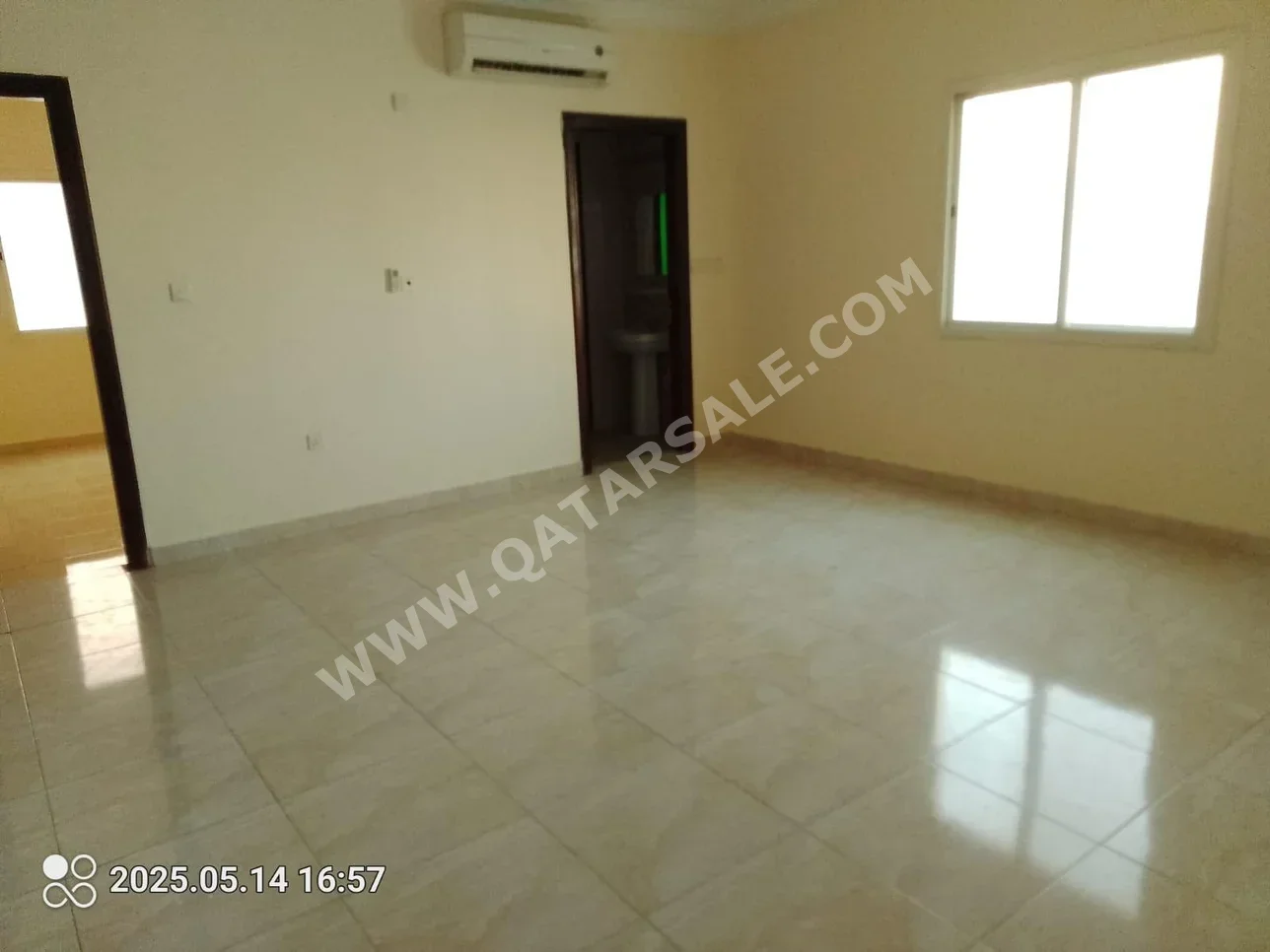 2 Bedrooms  Apartment  in Doha -  Fereej Kulaib  Not Furnished