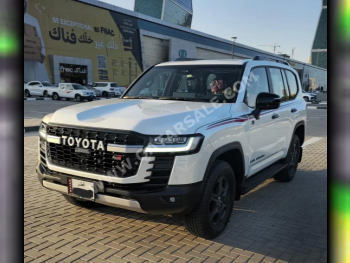 Toyota  Land Cruiser  GR Sport Twin Turbo  2025  Automatic  0 Km  6 Cylinder  Four Wheel Drive (4WD)  SUV  White  With Warranty