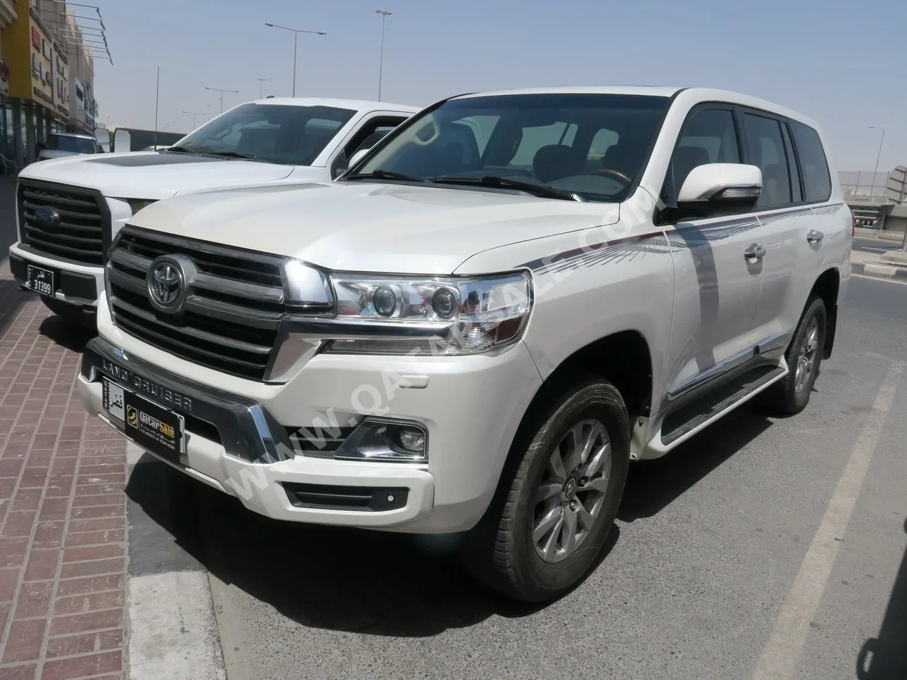 Toyota  Land Cruiser  GXR  2016  Automatic  240,000 Km  8 Cylinder  Four Wheel Drive (4WD)  SUV  White