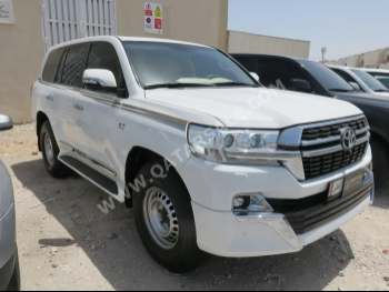 Toyota  Land Cruiser  VXR  2018  Automatic  223,000 Km  8 Cylinder  Four Wheel Drive (4WD)  SUV  White