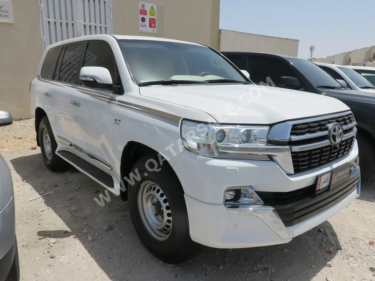 Toyota  Land Cruiser  VXR  2018  Automatic  223,000 Km  8 Cylinder  Four Wheel Drive (4WD)  SUV  White