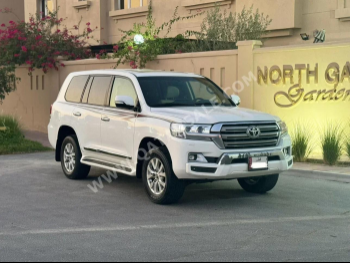 Toyota  Land Cruiser  GXR  2018  Automatic  200,000 Km  8 Cylinder  Four Wheel Drive (4WD)  SUV  White