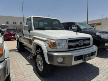 Toyota  Land Cruiser  LX  2012  Manual  316,000 Km  6 Cylinder  Four Wheel Drive (4WD)  Pick Up  White