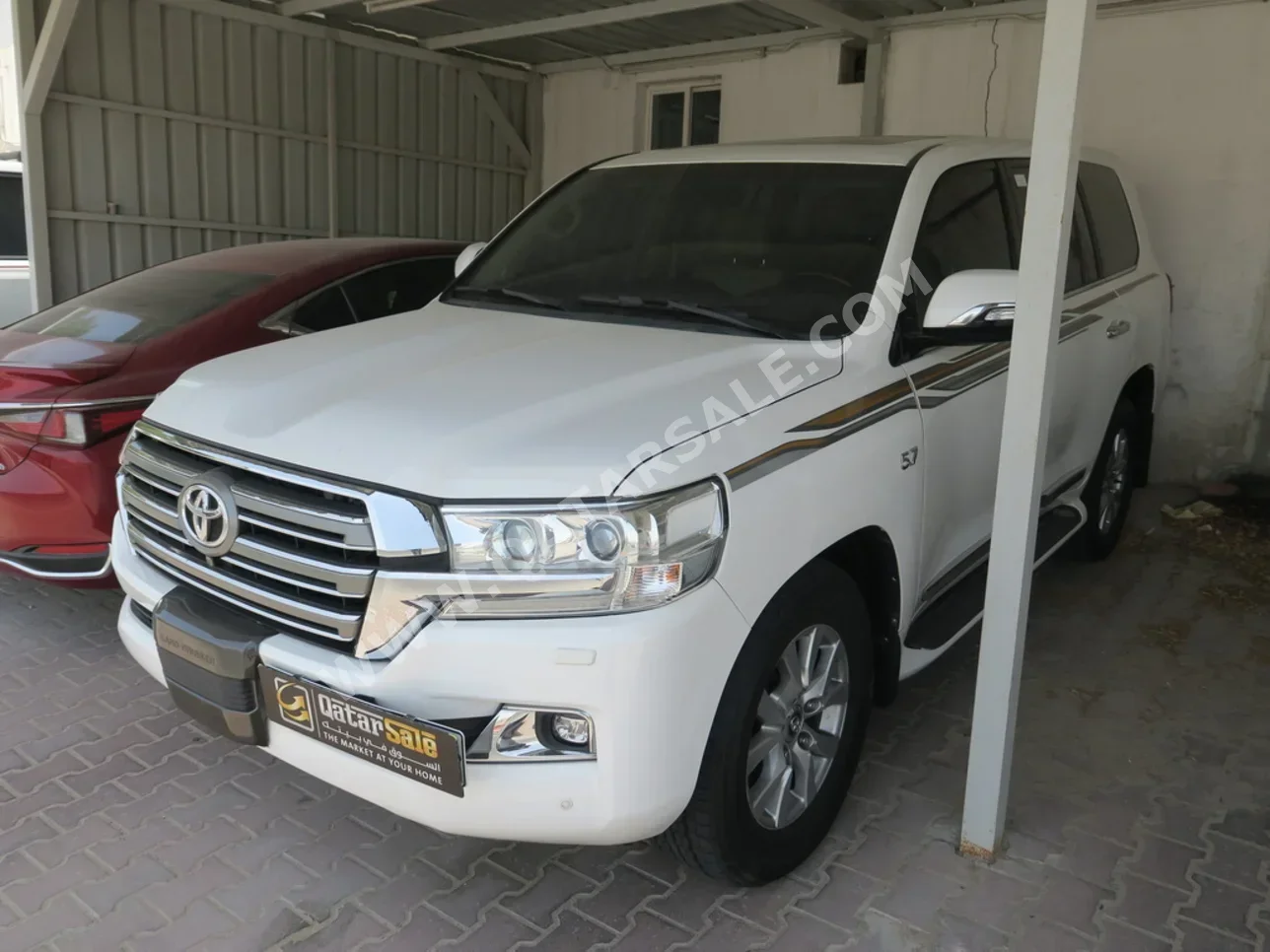 Toyota  Land Cruiser  VXR  2016  Automatic  330,000 Km  8 Cylinder  Four Wheel Drive (4WD)  SUV  White
