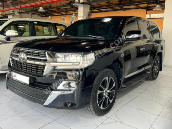 Toyota  Land Cruiser  VXR  2021  Automatic  126,000 Km  8 Cylinder  Four Wheel Drive (4WD)  SUV  Black