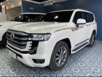 Toyota  Land Cruiser  GXR Twin Turbo  2022  Automatic  63,000 Km  6 Cylinder  Four Wheel Drive (4WD)  SUV  White  With Warranty