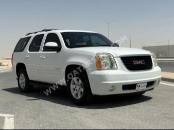 GMC  Yukon  2010  Automatic  300,000 Km  8 Cylinder  Four Wheel Drive (4WD)  Pick Up  White
