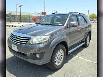 Toyota  Fortuner  SR5  2015  Automatic  97,500 Km  6 Cylinder  Four Wheel Drive (4WD)  SUV  Gray