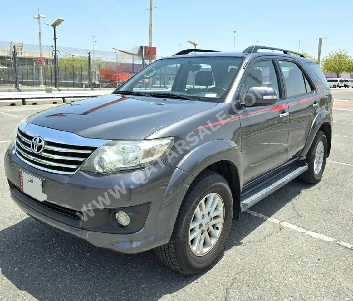 Toyota  Fortuner  SR5  2015  Automatic  97,500 Km  6 Cylinder  Four Wheel Drive (4WD)  SUV  Gray