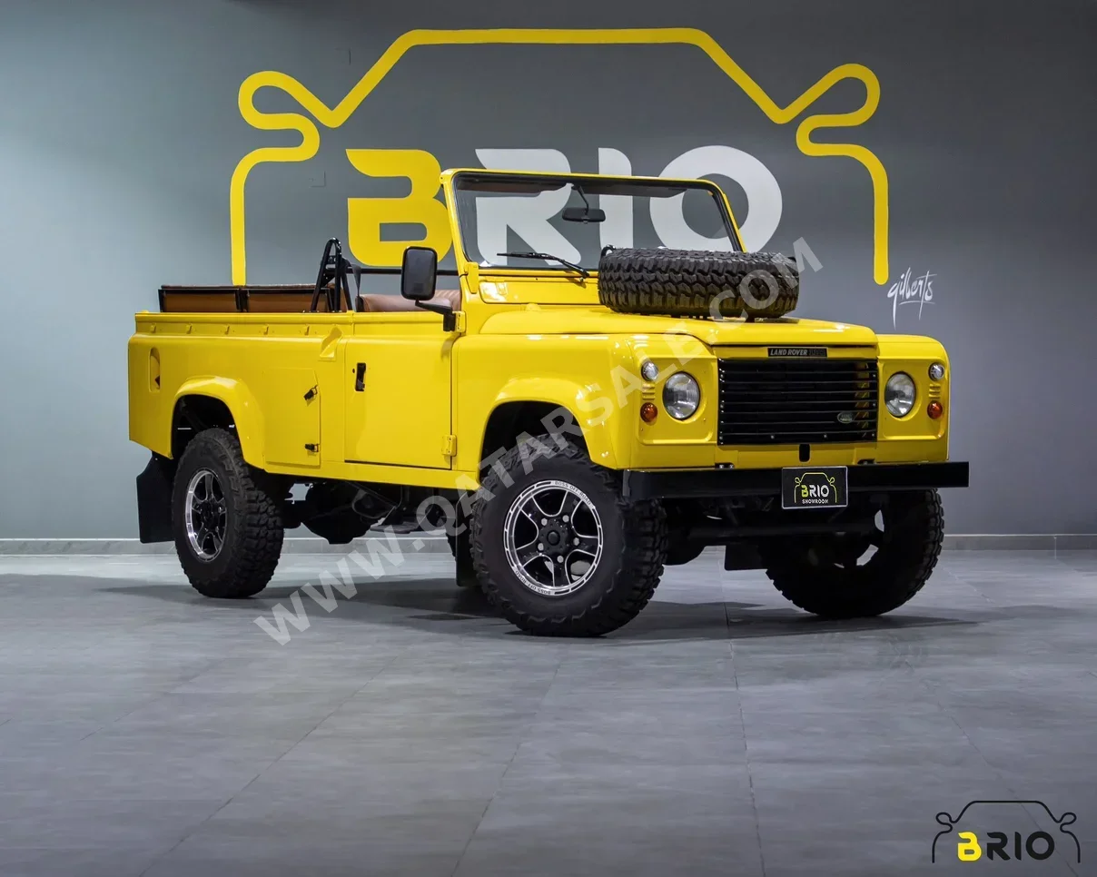 Land Rover  Defender  110  1990  Manual  3,000 Km  4 Cylinder  Four Wheel Drive (4WD)  Pick Up  Yellow