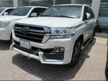 Toyota  Land Cruiser  VXR- Grand Touring S  2020  Automatic  200,000 Km  8 Cylinder  Four Wheel Drive (4WD)  SUV  White