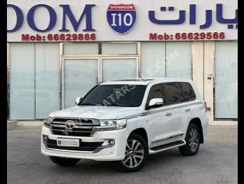 Toyota  Land Cruiser  VXR  2019  Automatic  178,000 Km  8 Cylinder  Four Wheel Drive (4WD)  SUV  White