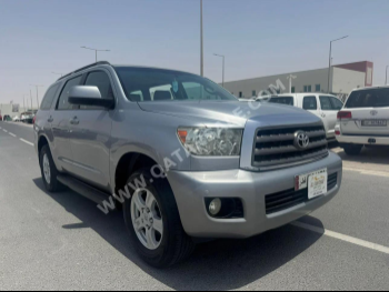 Toyota  Sequoia  SR5  2015  Automatic  230,000 Km  8 Cylinder  Four Wheel Drive (4WD)  SUV  Silver