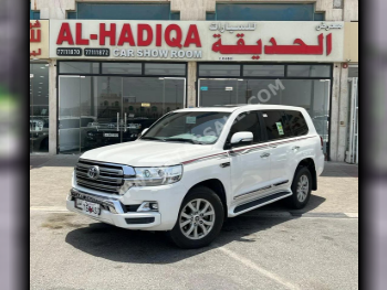 تويوتا  لاند كروزر  جي اكس ار  2021  اوتوماتيك  190,000 كم  8 سلندر  دفع رباعي  اس يو في  أبيض