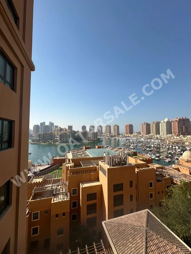2 غرف نوم  شقة فندق  للبيع  في الدوحة -  اللؤلؤة  نصف مفروشة