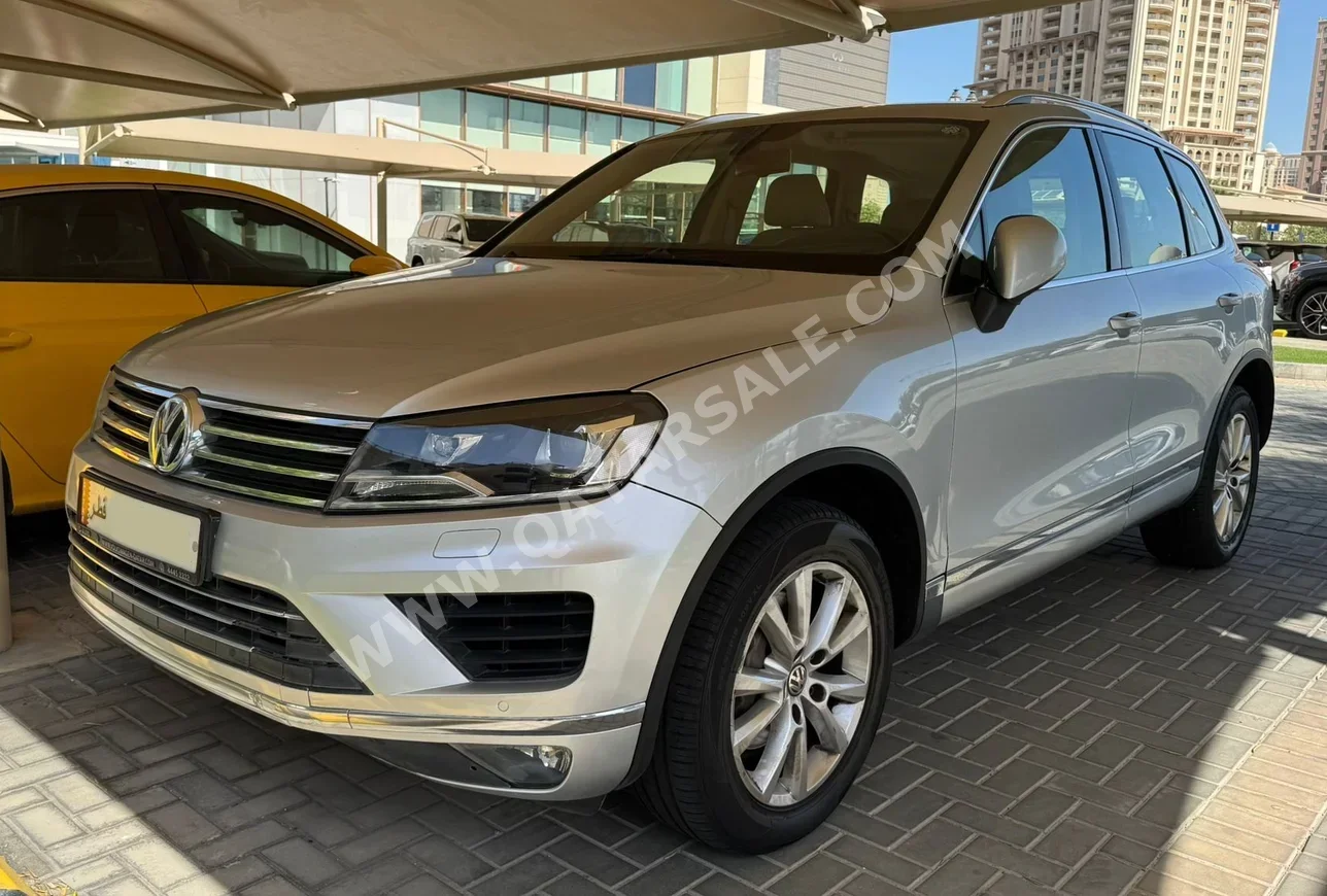 Volkswagen  Touareg  2016  Automatic  163,000 Km  6 Cylinder  All Wheel Drive (AWD)  SUV  Silver