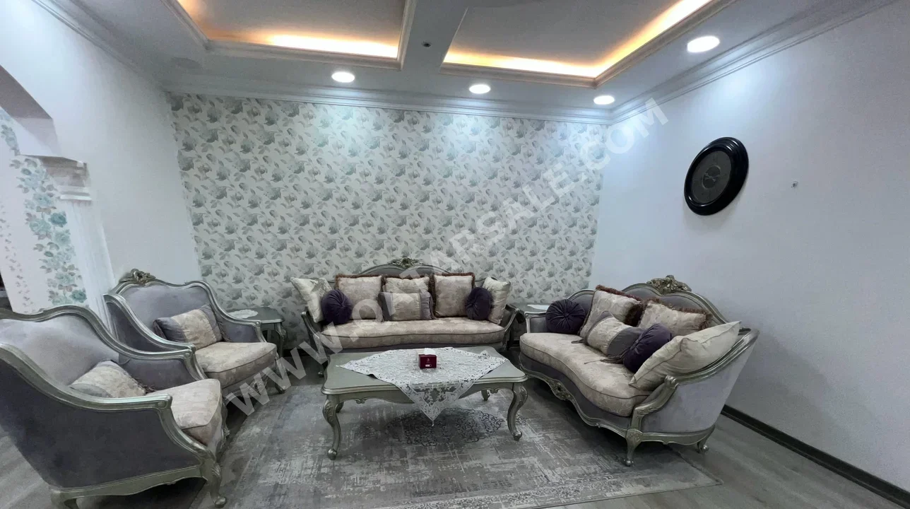 الأرائك والكنب والكراسي طقم كنب  - الشنيل  - اللون الرمادي