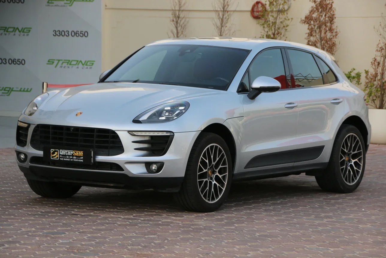 Porsche  Macan  S  2018  Automatic  71,510 Km  4 Cylinder  Four Wheel Drive (4WD)  SUV  Silver
