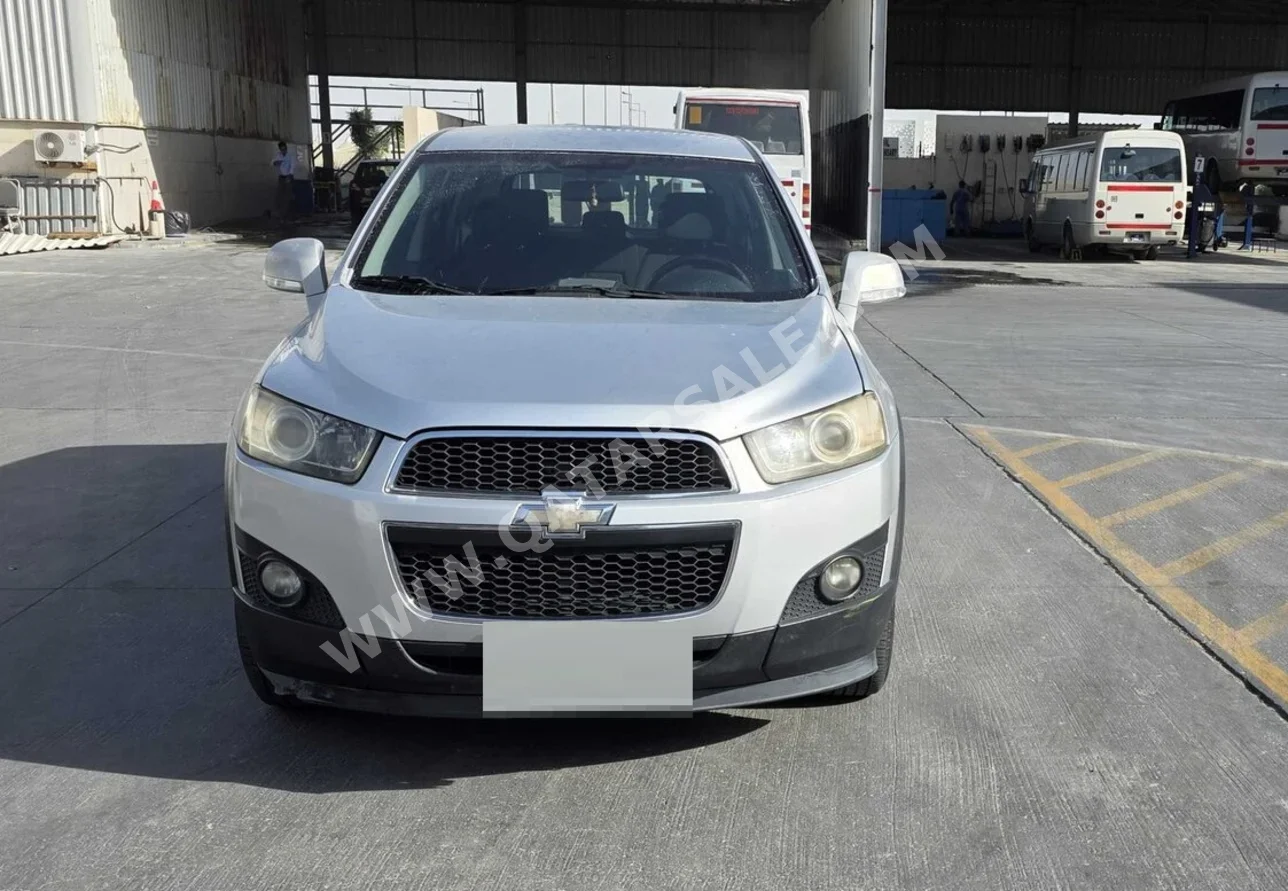 Chevrolet  Captiva  LT  2012  Automatic  170,000 Km  4 Cylinder  Front Wheel Drive (FWD)  SUV  Gray