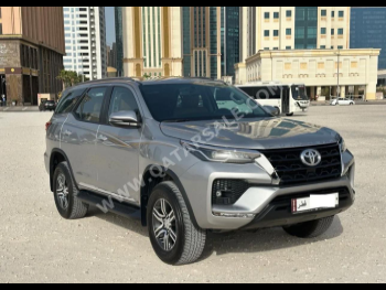 Toyota  Fortuner  2023  Automatic  24,500 Km  6 Cylinder  Four Wheel Drive (4WD)  SUV  Silver  With Warranty