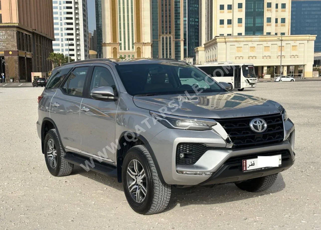 Toyota  Fortuner  2023  Automatic  24,500 Km  6 Cylinder  Four Wheel Drive (4WD)  SUV  Silver  With Warranty