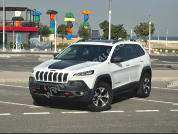 Jeep  Cherokee  TrailHawk  2016  Automatic  94,000 Km  6 Cylinder  Four Wheel Drive (4WD)  SUV  White