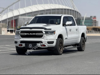 Dodge  Ram  laramie  2020  Automatic  220,000 Km  8 Cylinder  Four Wheel Drive (4WD)  Pick Up  White