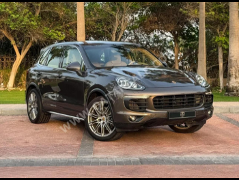 Porsche  Cayenne  S  2015  Automatic  78,000 Km  8 Cylinder  Four Wheel Drive (4WD)  SUV  Gold