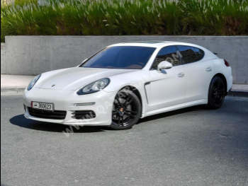 Porsche  Panamera  4  2014  Automatic  38,000 Km  8 Cylinder  Rear Wheel Drive (RWD)  Sedan  White