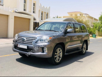 Lexus  LX  570  2014  Automatic  570,000 Km  8 Cylinder  Four Wheel Drive (4WD)  SUV  Gray