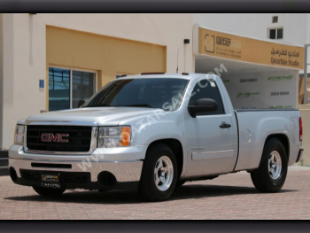 GMC  Sierra  1500  2012  Automatic  370,000 Km  8 Cylinder  Four Wheel Drive (4WD)  Pick Up  Silver