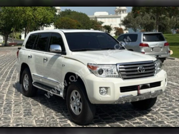 Toyota  Land Cruiser  VXR  2012  Automatic  334,000 Km  8 Cylinder  Four Wheel Drive (4WD)  SUV  White
